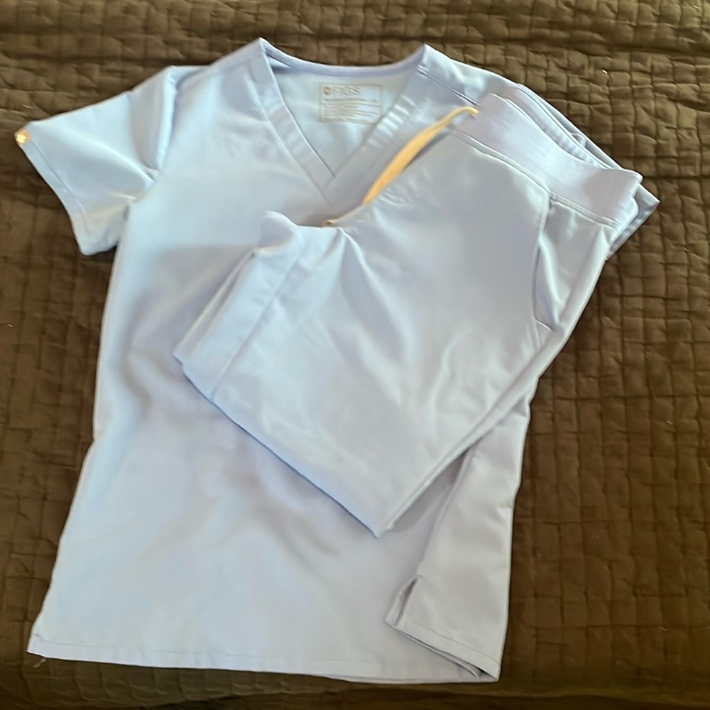 Figs jogger scrub set